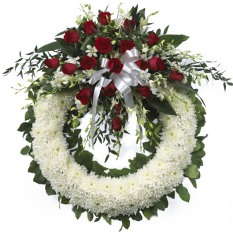CARISMA FLORISTS White Wreath with Roses 