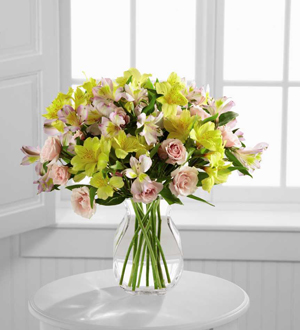 The FTD Breathtaking Beauty Bouquet by BHG