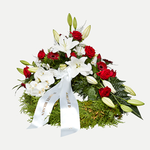 Classic Wreath with Decoration White and Red