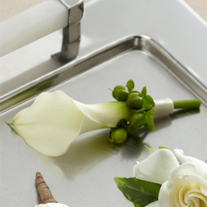 La Maison Fleurie La Boutonniere FTD® Callas Blancs™ Rimouski, QC, G5L 1A4  FTD Florist Flower and Gift Delivery