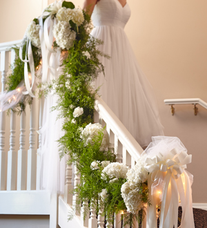 The FTD Champagne Dreams Garland
