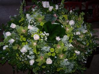 Pequa White and Green Casket Cover