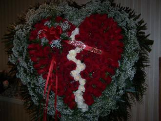 Pequa Red Heart with White Roses