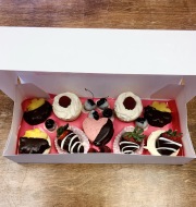 Cheesecake and Chocolate Dipped Fruit Box