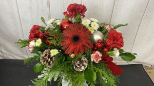 Bel Aire Holiday Centerpiece 