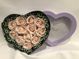 MGM Rose Heart-Shaped box Small