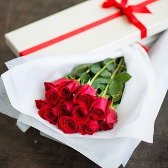 Classic Long Stem Red Roses in a Luxury Box