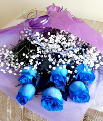 6 Blue Roses Gift Wrapped
