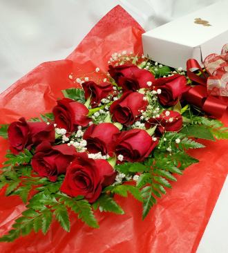 RED ROSES IN A BOX