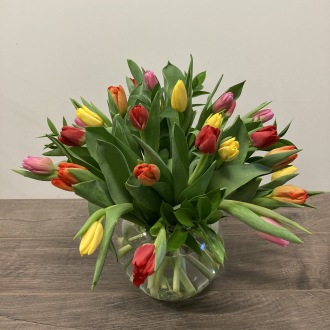 \'Simply Springtime\' Vase of 24 Tulips