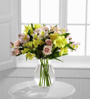 Le bouquet Beauté saisissante® de FTD® par BHG®