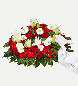 Classic Wreath with Ribbon