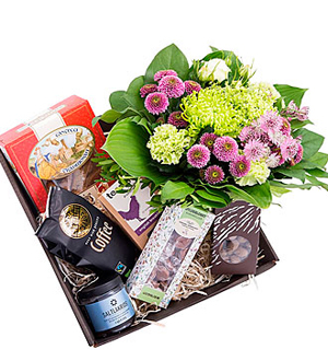 Gift Box with Bouquet- Florist\'s Choice