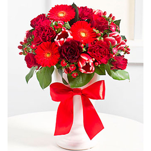 Elegant Bouquet in Red Colors