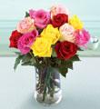 Ramo de rosas variadas de FTD® con florero
