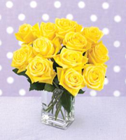 Bouquet de roses jaunes avec vase GRATUIT