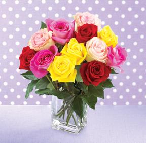 Bouquet de roses mlanges avec vase GRATUIT