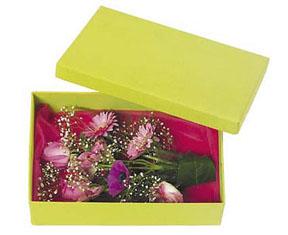 Petite boîte avec des fleurs