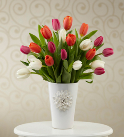 The FTD Pacific Trends Bouquet for Kathy Ireland Home