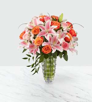 The FTD Sweetly Stunning™ Luxury Bouquet