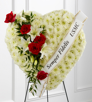 El Corazón de Flores de FTD® Saludo a un Patriota™