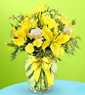 Bouquet con cinta amarilla de FTD®