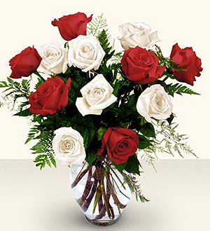 Le bouquet de 12 roses rouges et blanches de luxe à longue tige FTD ®